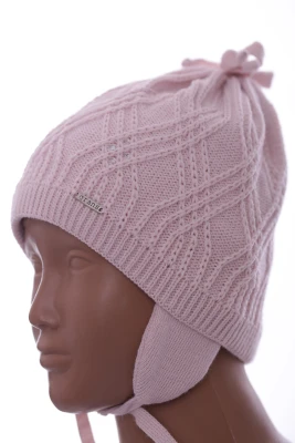Шапка в'язка для дівчинки на трикотажі Стразик пудровий