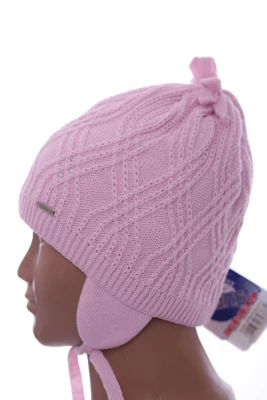 Шапка в'язка для дівчинки на трикотажі Стразик світло-рожевий