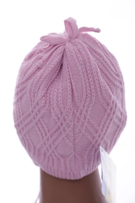 Шапка в'язка для дівчинки на трикотажі Стразик світло-рожевий