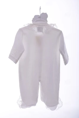 Чоловічок з подряпинами та шапкою для дівчинки трикотажний "Рюша" молочний