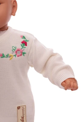 Кофта для дівчинки в'язка з квітами молочна