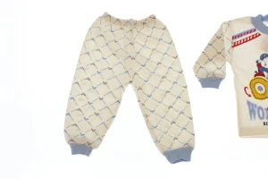 Піжама з довгим рукавом для хлопчика.