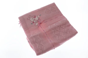 Плед для дівчинки в'язка на синтепоні Зайчик 80*85 см рожевий