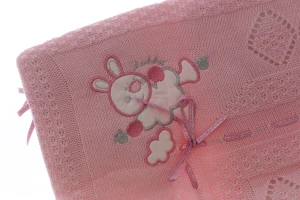 Плед для дівчинки в'язка на синтепоні Зайчик 80*85 см рожевий