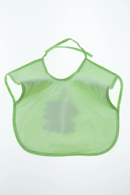 Нагрудник трикотажний на зав'язках 25*30 см Skatine зелений