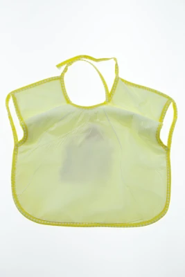 Нагрудник трикотажний на зав'язках 25*30 см Серце жовте