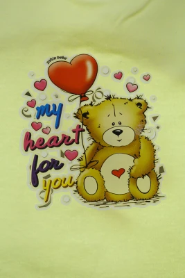 Нагрудник трикотажний на зав'язках 25*30 см Серце жовте