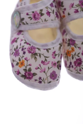 Пінетки для дівчинки на липучці з квітами бузковий