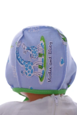 Чепчик на байці жираф