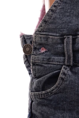 Джинсовий комбінезон для дівчинки на траві з зайчиком синій